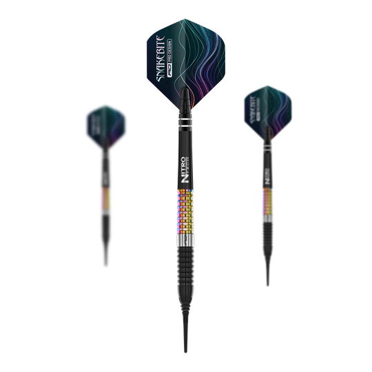 Dardos blandos Red Dragon Peter Wright Corra - 18 g Das Bild zeigt drei Softdarts des Modells „Red Dragon Peter Wright Corra Softdarts - 18g“. Die Darts haben bunte, strukturierte Griffe und schwarze Flights mit einem wellenförmigen Muster.
