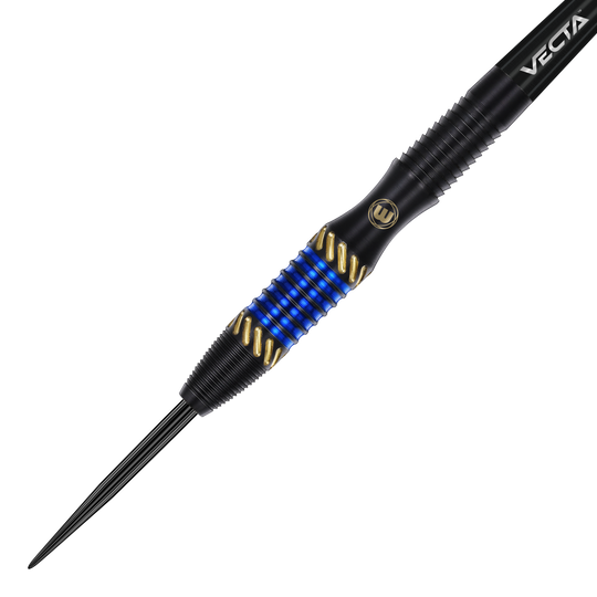 Dardos de acero Winmau Rashad Sweeting - 24 g Der Winmau Rashad Sweeting Steeldart - 24g ist ein eleganter Dartpfeil in Schwarz mit goldenen und blauen Akzenten. Er verfügt über eine strukturierte Griffzone und ein modernes Design.