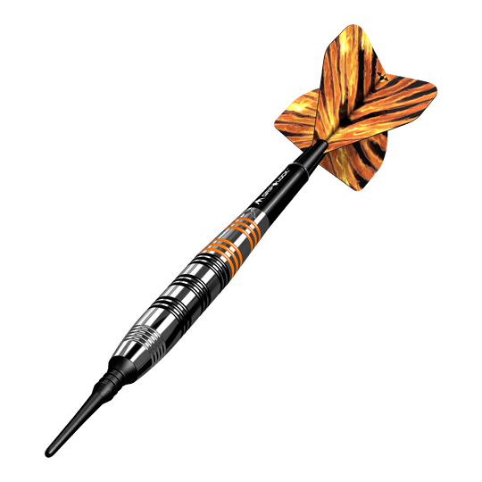 Dardos blandos de latón Mission Javan - 18 g Das Bild zeigt einen Softdart namens "Mission Javan Brass Softdarts - 18g". Der Dartpfeil hat ein gestreiftes Design in Schwarz, Silber und Orange mit einer auffälligen, gemusterten Flugfeder.