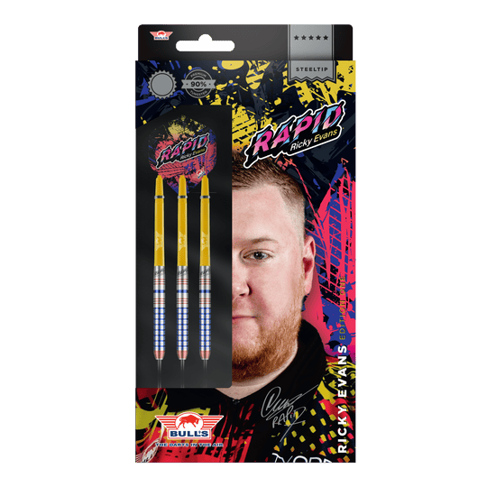 Dardos de acero Rapid Edition One de Ricky Evans de la Liga Nacional Bulls Die Abbildung zeigt die Verpackung der "Bulls NL Ricky Evans Rapid Edition One Steeldarts". Auf der Packung sind drei gelb-silberne Steeldarts und ein Porträt von Ricky Evans zu sehen.