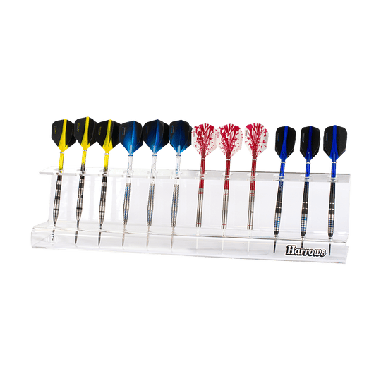 Harrows_Darts_Display_Dartst-nder_12er Das Bild zeigt den Harrows Darts Display Dartständer mit mehreren verschiedenen Dartpfeilen. Der transparente Ständer präsentiert die Darts ordentlich in einer Reihe.