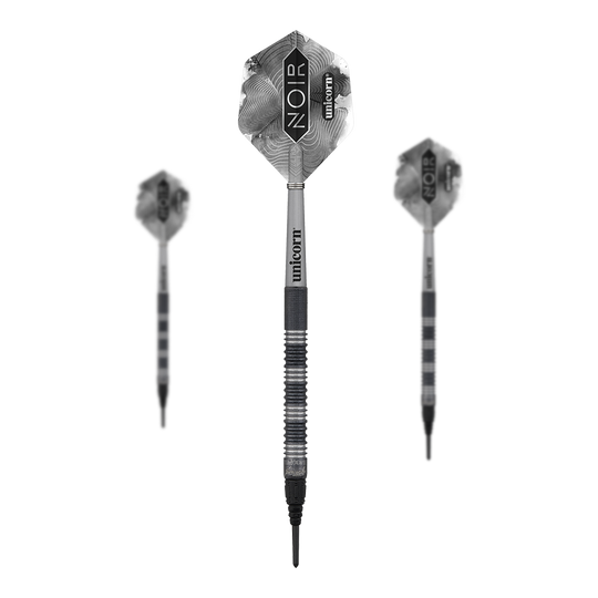 Dardos blandos Unicorn Noir James Wade Auf dem Bild sind drei elektronische Softdarts zu sehen. Die Dartpfeile sind mit schwarz-silbernen Flights und der Aufschrift "NOIR" und "unicorn" versehen.