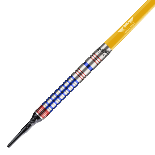 Dardos blandos Bulls NL Ricky Evans Rapid Edition One - 20 g Dies ist ein Softdart aus der Serie "Bulls NL Ricky Evans Rapid Edition One" mit einem Gewicht von 20g. Der Dart hat einen silbernen Schaft mit blauen und roten Ringen sowie einen gelben Flight.