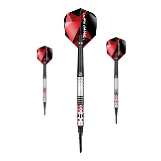 Shot de Michael Smith Achieve Soft Darts Das Bild zeigt drei Softdarts mit roten und schwarzen Flights. Die Darts haben silberne und schwarze Griffe mit roten Akzenten.