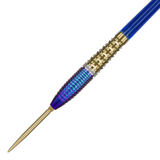 Auf dem Bild sind die Target Japan Prime Series Zenith GEN2 Swiss Point Steeldarts mit 23g zu erkennen. Das Produkt ist für präzises Dartspiel gemacht.