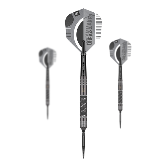 Dardos de acero Target Dimitri Van Den Bergh X Echo Swiss Point Das Bild zeigt drei Steeldarts aus der Produktreihe „Target Dimitri Van Den Bergh X Echo Swiss Point“. Die Darts haben schwarze Griffe und Flights mit der Aufschrift „DREAMMAKER“.