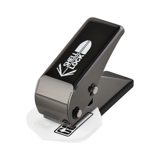 Punzón de bloqueo de carcasa One80 estilo L Das Bild zeigt den "L-Style One80 Shell Lock Punch Flightlocher". Dieses Gerät wird verwendet, um Löcher in Dart-Flights zu stanzen.