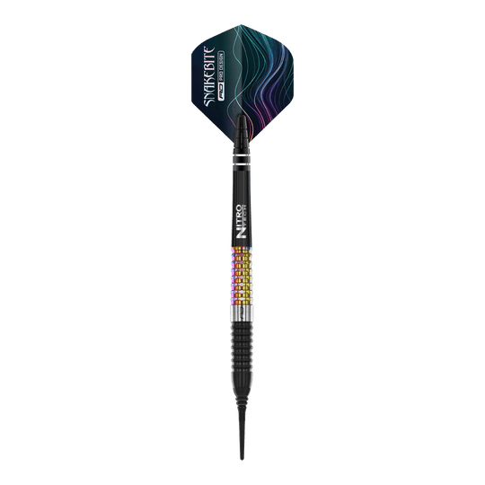 Dardos blandos Red Dragon Peter Wright Corra - 18 g Das Bild zeigt einen Red Dragon Peter Wright Corra Softdart mit einem Gewicht von 18 Gramm. Der Dart hat bunte Griffbereiche und einen schwarz-blauen Flight mit dem Aufdruck "Snakesbite".