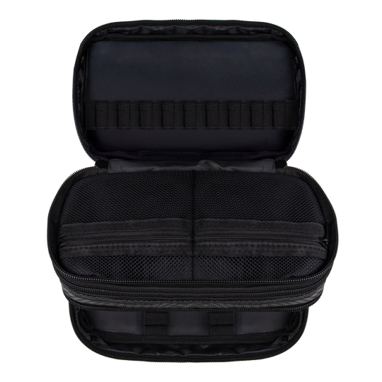 Zu sehen ist das Bulls NL Carbon Wallet. Es eignet sich ideal zum Transport und zur Aufbewahrung von Dartzubehör.