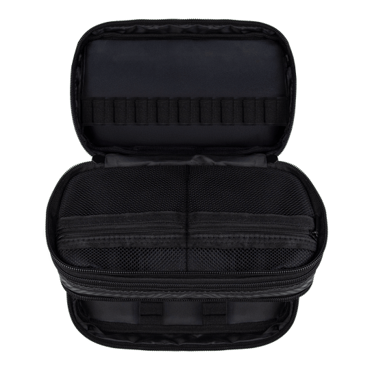 Cartera de carbono Bulls NL Zu sehen ist das Bulls NL Carbon Wallet. Es eignet sich ideal zum Transport und zur Aufbewahrung von Dartzubehör.