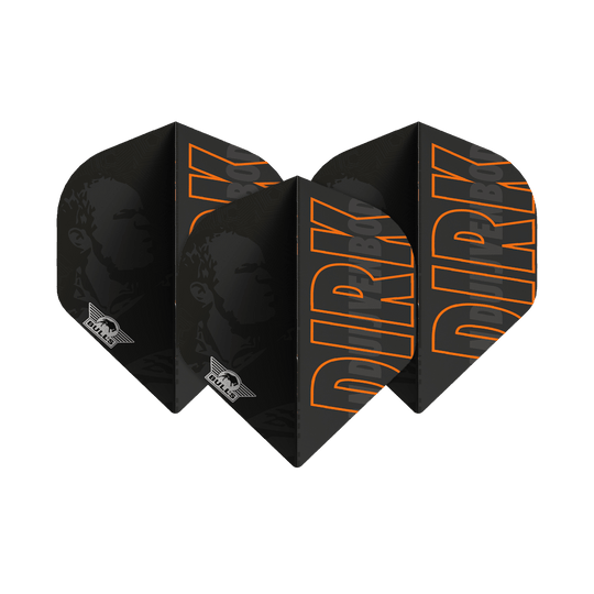 Bulls NL Player 100 Dirk Van Duijvenbode No2 Vuelos estándar Das Bild zeigt schwarze Dartflights mit dem Namen "DIRK" in großen orangefarbenen Buchstaben. Auf den Flights ist außerdem das Logo von Bulls und ein Porträt im Hintergrund zu sehen.