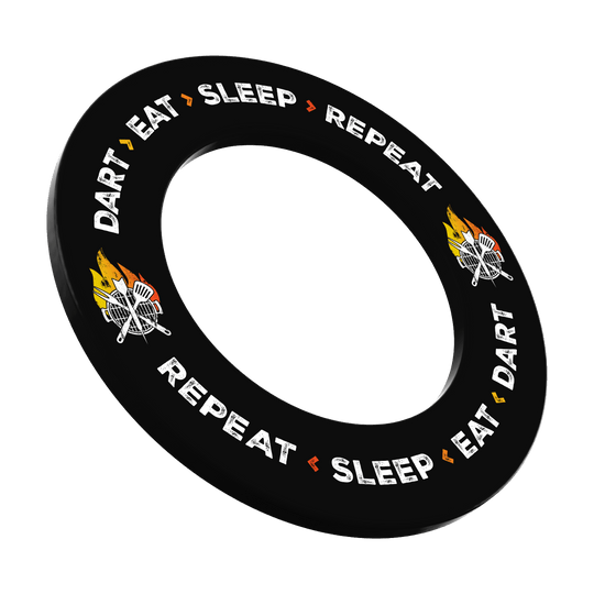Diana McDart: Dardos, Comer, Dormir, Repetir Dieses Bild zeigt MSF-I1_McDart_Dartboard_Surround_Dart_Eat_Sleep_Repeat_Schwarz_1. Es stellt die Form und Gestaltung des Produkts dar.