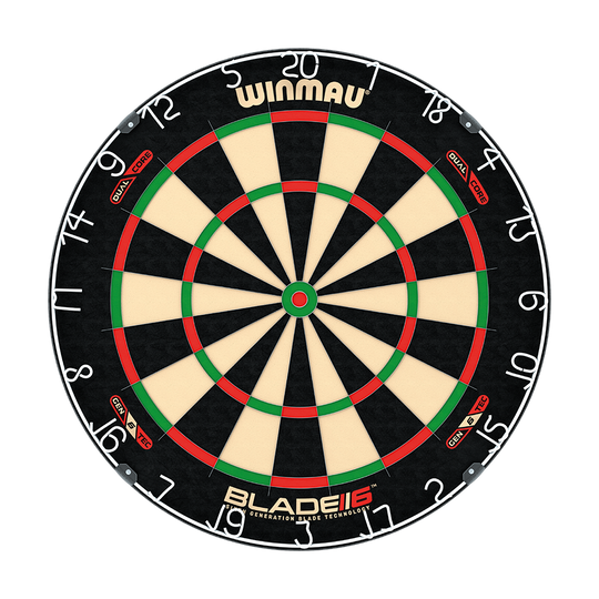 3031_Winmau_Blade_6_DualCore_Steeldartboard_1 Das Bild zeigt eine Winmau Blade 6 DualCore Steeldartboard. Die Dartscheibe ist rund, hat schwarze, beige, grüne und rote Felder und ist mit weißen Zahlen beschriftet.