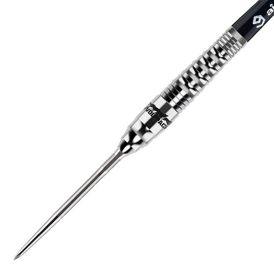 Caliburn Wolfpack W3 Steeldarts - 21 g Das Bild zeigt einen Caliburn Wolfpack W3 Steeldart mit einem Gewicht von 21 Gramm. Der Dartpfeil ist silberfarben und hat eine strukturierte Griffzone für besseren Halt.