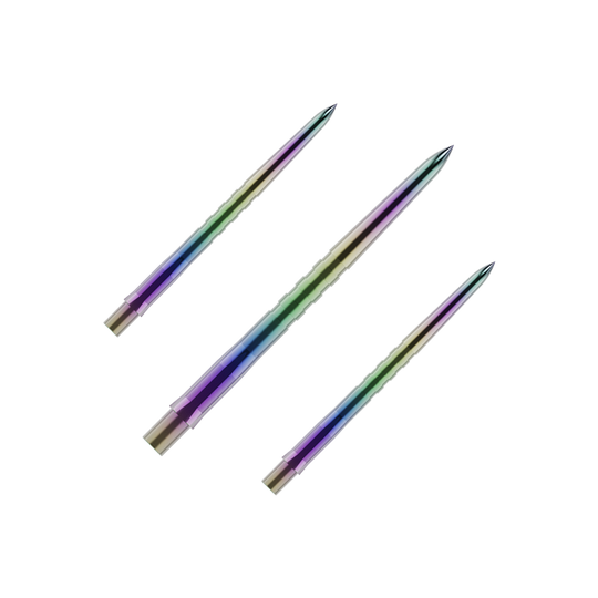 Puntas de dardos Mission Caliburn EVO - Ranuradas - Coral Das Bild zeigt drei bunte, gerillte Steeldartspitzen nebeneinander. Die Spitzen haben einen schimmernden Farbverlauf in Grün, Blau, Lila und Gelb.