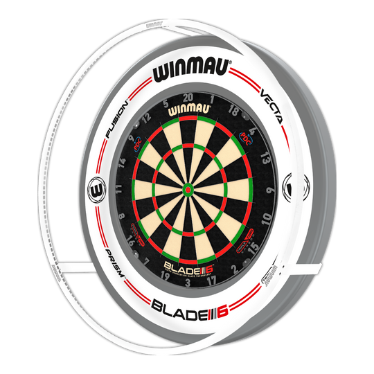 Auf dem Bild ist das Produkt "Winmau Plasma Ice LED Dartboard Light" zu sehen. Es handelt sich um eine kreisförmige LED-Beleuchtung, die über einem Dartboard angebracht ist, um eine gleichmäßige Ausleuchtung zu gewährleisten.