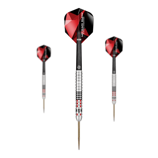 Shoto Michael Smith Lograr Dardos De Acero Das Bild zeigt drei Steeldarts mit silbernen Griffen und roten, schwarzen Flights. In der Mitte ist ein Dart in Großaufnahme zu sehen, während rechts und links je ein Dart kleiner abgebildet sind.