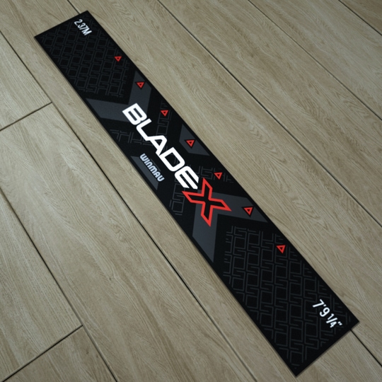 Línea de lanzamiento Winmau Blade X Zu sehen ist die Winmau Blade X Abwurflinie. Sie hilft, die richtige Entfernung beim Werfen festzulegen.