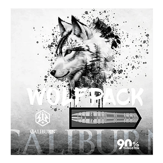 Dardos de acero Caliburn Wolfpack W2 - 22 g Das Bild zeigt die Verpackung der Caliburn Wolfpack W2 Steeldarts – 22g mit einer stilisierten Zeichnung eines Wolfes. Auf der Verpackung steht außerdem "90% Tungsten".