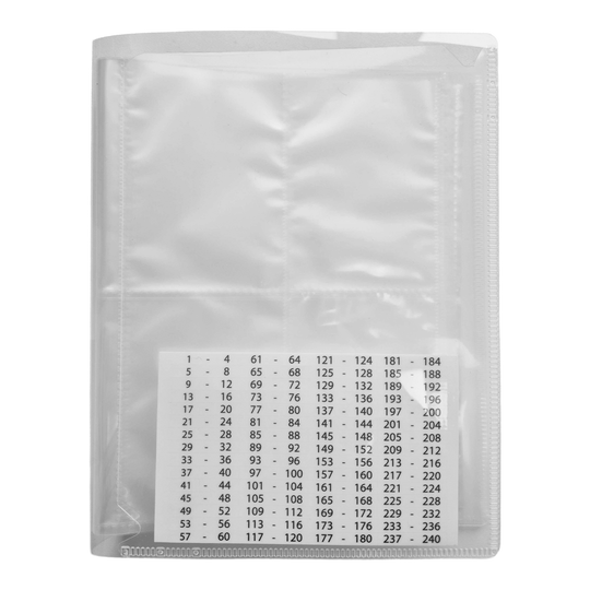 Álbum de coleccionista Panini en blanco Der Panini Blanko Sammelordner ist zu sehen. Er eignet sich zum Sammeln und Aufbewahren von Panini-Stickern.