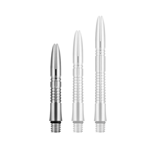 Flechas de titanio Shot Mako Das Bild zeigt drei silberne Dartschäfte aus Titan in unterschiedlichen Längen. Sie haben ein geripptes Design und ein Schraubgewinde am unteren Ende.