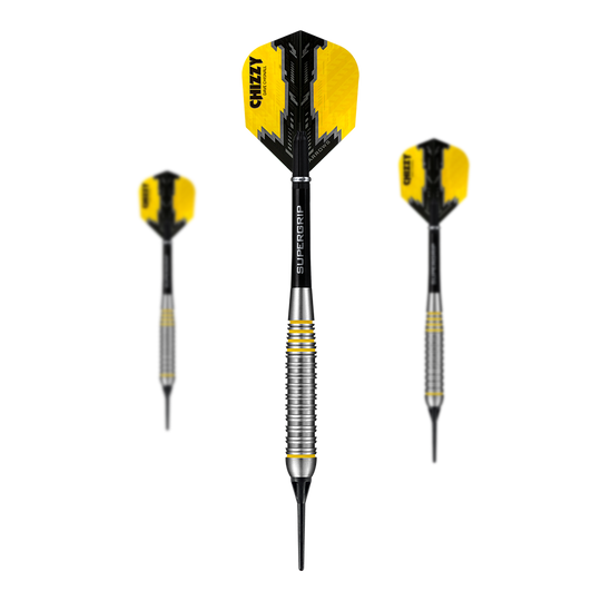 Dardos blandos Chizzy Brass de Dave Chisnall de Harrow Das Bild zeigt drei Harrows Dave Chisnall Chizzy Brass Softdarts. Die Pfeile haben gelb-schwarze Flights und einen geriffelten silbernen Barrel.