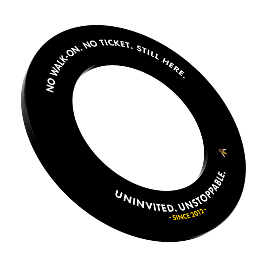 Marco para dardos Wasp de McDart Arena Das Bild zeigt das McDart Arena Wespe Dartboard Surround. Es ist ein Dartboard-Zubehör zur professionellen Umgebung des Dartboards.