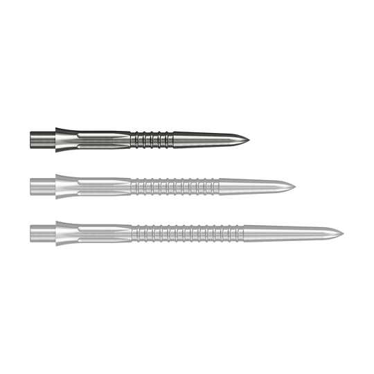 Das Bild zeigt Steeldartspitzen in Silber mit einer Länge von 26 mm. Einzelne Spitzen sind gut erkennbar dargestellt.