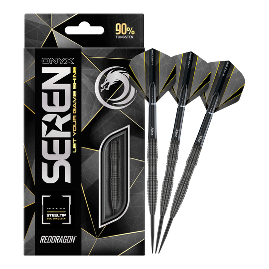 Red Dragon Seren 3 Dardos de Acero de Ónix Das Bild zeigt die Red Dragon Seren 3 Onyx Steeldarts mit einer schwarzen Verpackung. Drei schwarze Steeldarts mit modernen Flights sind neben der Verpackung abgebildet.