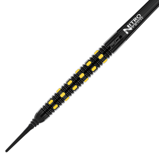 Das Bild zeigt einen Red Dragon Nirvana Softdart mit einem Gewicht von 20g. Der Dart ist schwarz mit gelben Akzenten und hat eine griffige Struktur.