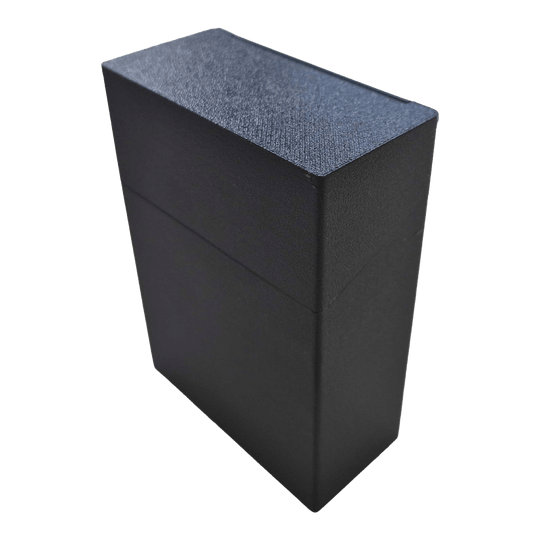 Smoke 180 Dartcase mit eigenem Design in Schwarz ist geschlossen abgebildet. Das Motiv und die Form des Etuis sind sichtbar.