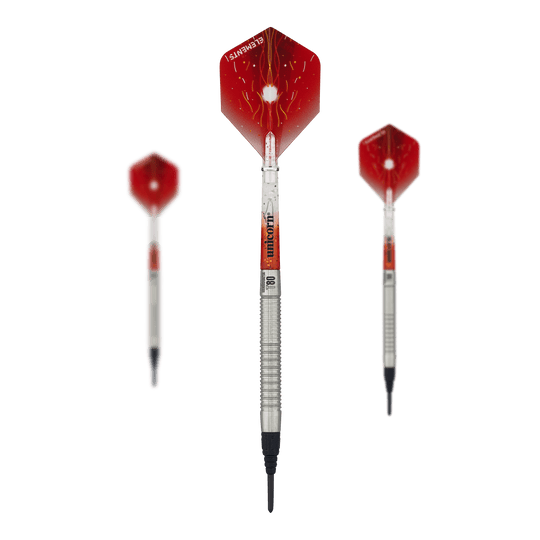 Dardos blandos Unicorn Core XL Striker Style 1 - 19 g Das Bild zeigt drei Softdarts des Modells "Unicorn Core XL Striker Style 1" mit einem Gewicht von 19g. Die Flights der Darts sind rot mit einem Blitzdesign, und die Schäfte sind silbern.