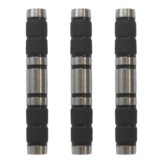 Barriles de dardos blandos McDart estriados negros - 18 g Zu sehen ist McDart Knurled Black Softdart Barrels - 18g im Set. Die abgebildeten Dart-Barrels sind schwarz und besitzen eine griffige Oberfläche.