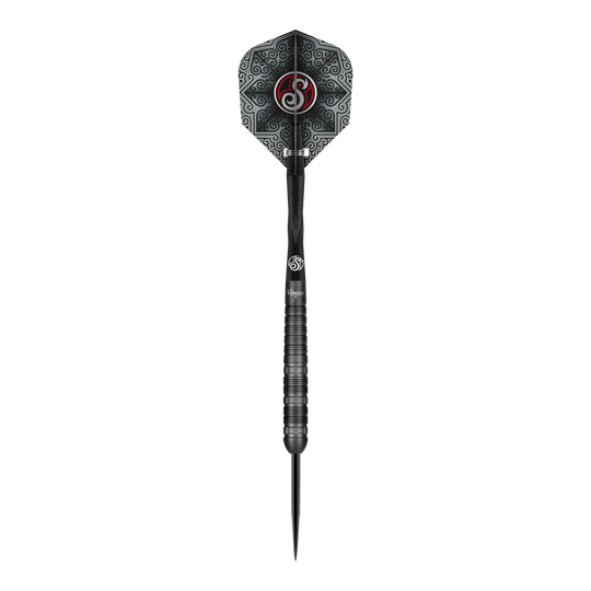 Dardos de acero Shot Pro-Series Haupai Puha 2 - 24 g Das Bild zeigt einen Shot Pro-Series Haupai Puha 2 Steeldart mit einem Gewicht von 24g. Der Dart ist schwarz und hat ein auffälliges, gemustertes Flight-Design.