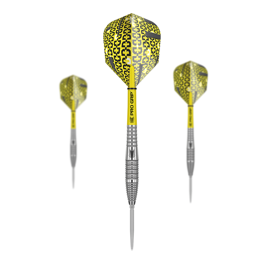 Dardos de acero Target Bolide 05 Swiss Point Das Bild zeigt drei Target Bolide 05 Swiss Point Steeldarts mit gelben Flights und silbernen Spitzen. Die Darts haben auffällige Pro Grip Schäfte und ein modernes Design.