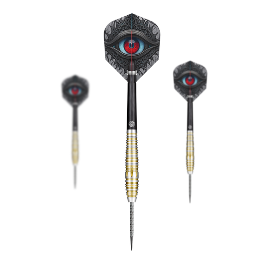 Dardos de acero Shot Celt Balor Das Bild zeigt drei Steeldarts des Produkts „Shot Celt Balor Steeldarts“ vor schwarzem Hintergrund. Auf den Flights ist ein auffälliges, stilisiertes Auge in leuchtenden Farben abgebildet.