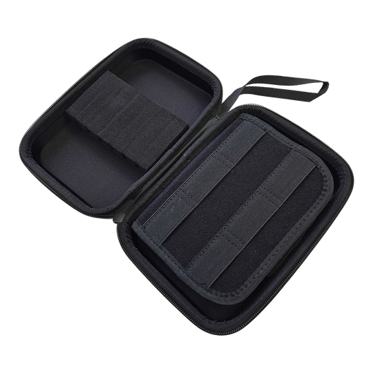Auf dem Bild sieht man ein graues Dartcase. Vermutlich handelt es sich um das Modell DC04 von McDart.