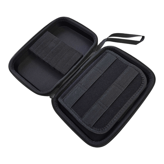Estuche para dardos McDart System-4 Ein blaues, metallisch glänzendes Dartcase ist zu sehen. Das Bild zeigt vermutlich das Modell DC02 von McDart.