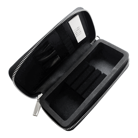 Caso de negocio Cameo Pro3 Das Bild zeigt ein schwarzes Etui mit Reißverschluss, das im Inneren Fächer für Karten und andere kleine Gegenstände hat. Der Innenraum ist mit Schaumstoff ausgekleidet und für eine geordnete Aufbewahrung unterteilt.