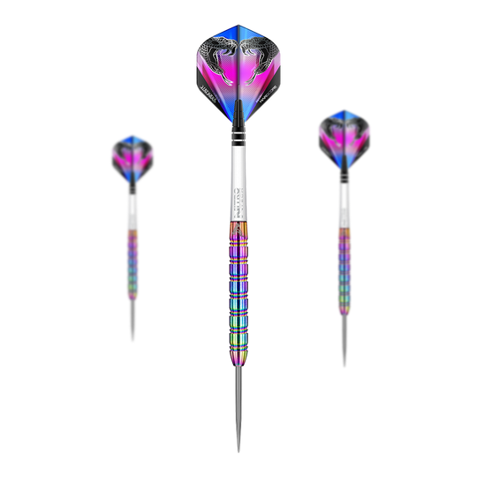 Dardos de acero arcoíris Red Dragon Peter Wright Snakebite 1 Das Bild zeigt drei Steeldarts des Produkts "Red Dragon Peter Wright Snakebite 1 Rainbow". Die Darts haben einen bunten, regenbogenfarbenen Schaft und Flights mit Schlangenkopf-Design.