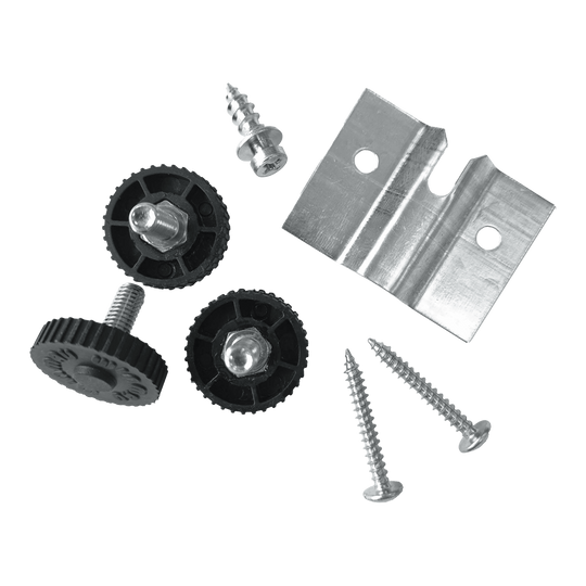 Soporte de pared Winmau Rota-Lock Blade 6 Das Bild zeigt das Winmau Rota-Lock Blade 6 Wandhalterungs-Set mit Schrauben, Kunststoffrädern und einer Metallhalterung. Es sind alle benötigten Teile zur Befestigung eines Dartboards an der Wand abgebildet.