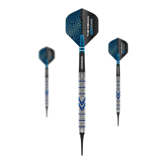 Dardos blandos Red Dragon Gerwyn Price Iceman Midnight Edition - 20 g Das Bild zeigt drei Softdarts des Modells "Red Dragon Gerwyn Price Iceman Midnight Edition" mit 20g Gewicht. Die Darts sind silber, blau und schwarz und haben ein auffälliges, modernes Design.