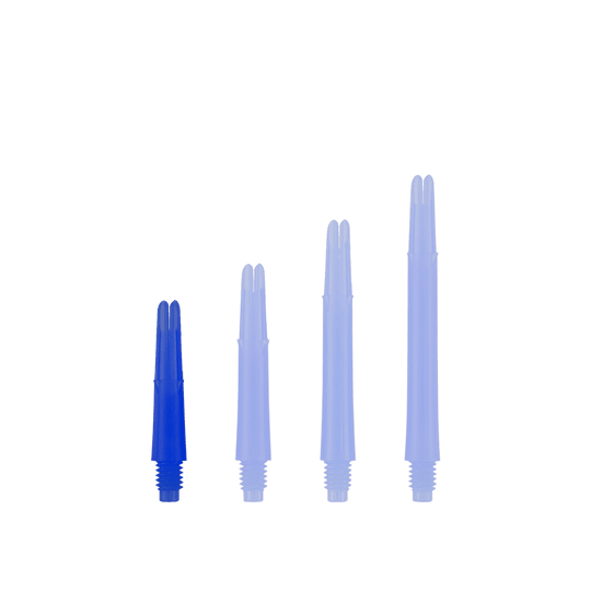 Auf dem Bild sind vier blaue, gerade Dartschäfte in unterschiedlichen Längen zu sehen. Sie stehen nebeneinander auf weißem Hintergrund.