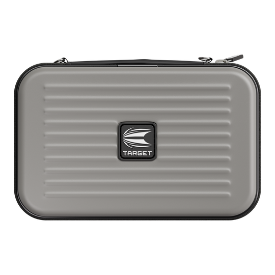 Cartera de dardos Target Takoma XL Das Bild zeigt ein graues, rechteckiges Etui mit dem Logo „TARGET“ in der Mitte. Das Etui hat eine strukturierte Oberfläche und einen Reißverschluss am Rand.