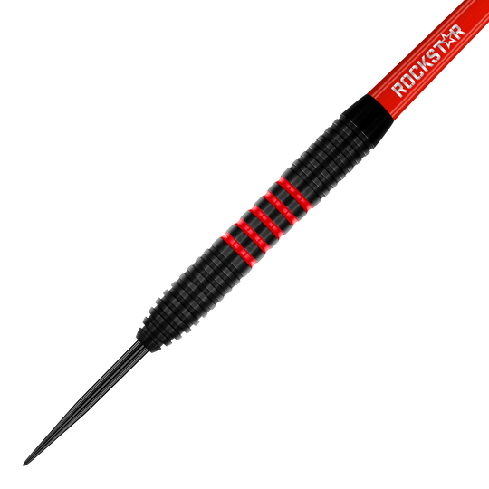 Dardos de acero de latón Winmau Joe Cullen - 20 g Das Bild zeigt einen Winmau Joe Cullen Brass Steeldart mit einem Gewicht von 20g. Der Dart ist überwiegend schwarz mit roten Ringen und dem Schriftzug "ROCKSTAR" auf dem Schaft.
