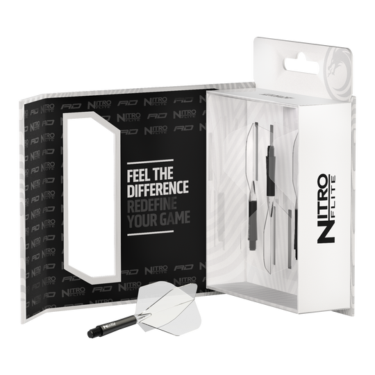 Das Bild zeigt eine Verpackung des Produkts "Red Dragon Nitroflite - Black Shaft Clear No2 Flights". In der Box sind schwarze Shafts mit klaren Flights für Dartpfeile zu sehen.