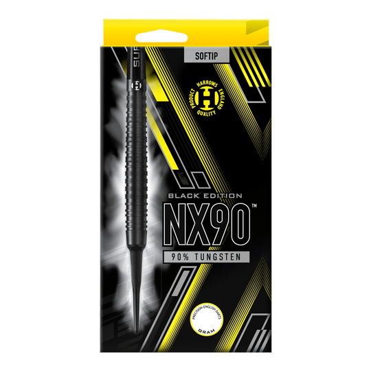 Dardos blandos Harrows NX90 Black Edition Auf dem Bild ist die Verpackung der "Harrows NX90 Black-Edition Softdarts" zu sehen. Die Verpackung ist überwiegend schwarz mit gelben und silbernen Akzenten und zeigt einen Softdart aus 90% Tungsten.
