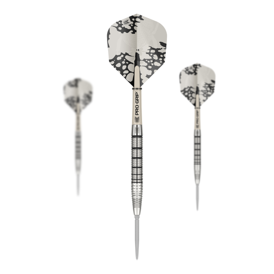 Dardos de acero Target EXO SP02 Swiss Point Das Bild zeigt drei Target EXO SP02 Swiss Point Steeldarts mit modernen, silbernen Flights. Die Darts haben einen geriffelten Griff und sind mit dem Schriftzug "PRO GRIP" versehen.