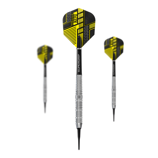 Dardos blandos paralelos Harrows NX90 Das Bild zeigt drei Softdarts des Produkts "Harrows NX90 Parallel". Die Darts haben gelb-schwarze Flights und silberne, geriffelte Barrels.