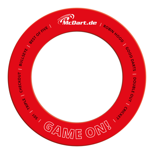 Juego McDart en sonido envolvente Auf dem Bild ist ein roter Dartboard-Surround mit weißen Schriftzügen zu sehen. Oben steht "McDart.de" und unten steht groß "GAME ON!".